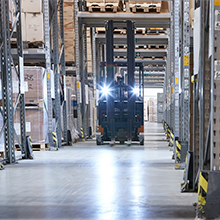 Centos Lagerhalle mit Gabelstapler